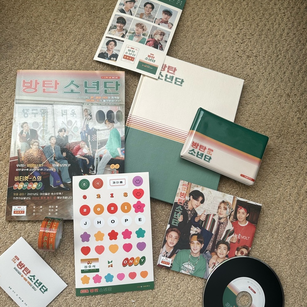 Official BTS 2021 Seasons Greetings DVD Box Set - Picture 2 of 7